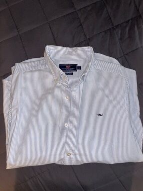 Vineyard Vines Men's Large Light Blue and White Stripe Button-Down